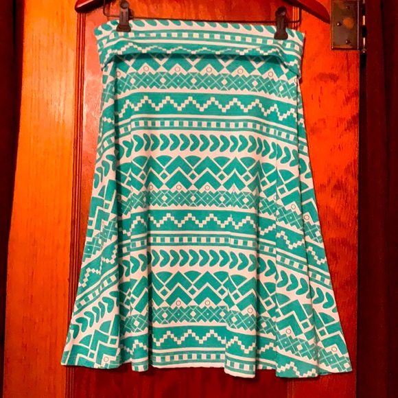 Beautiful LuLaRoe skirt. Never worn.